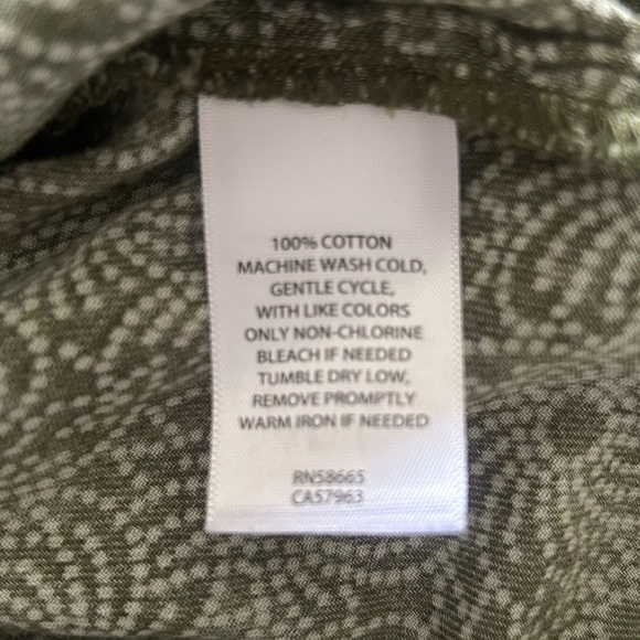 TREASURE & BOND Lace Trim V-neck Blouse in Green Rowan Floral - Picture 10 of 10